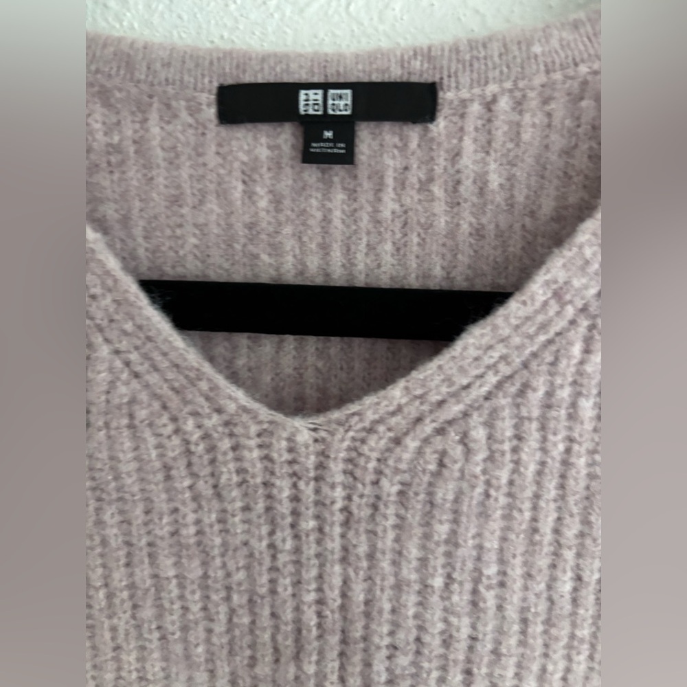 Uniqlo Lavender Pink V Neck Wool Blend Sweater M - Picture 2 of 7
